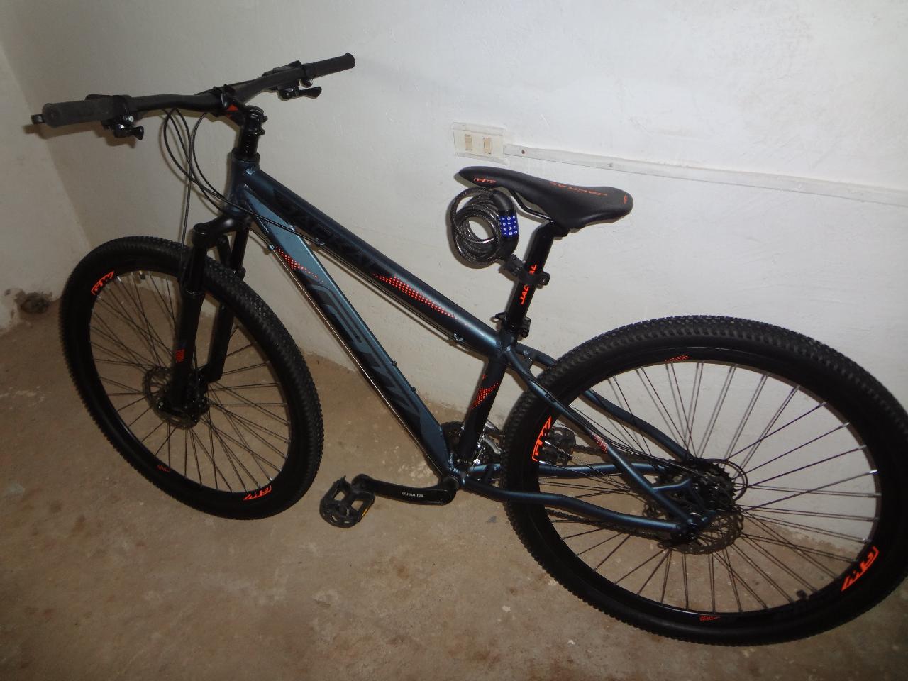 Bicicleta 2024 hyena 27.5